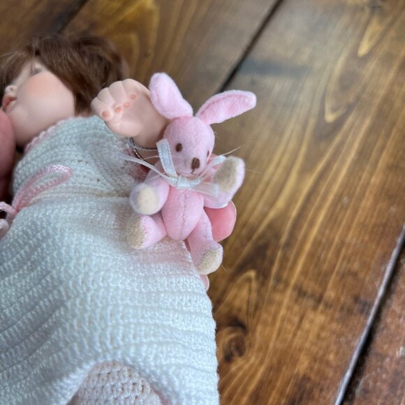 Pauline Bjonness Jacobsen Baby Doll Porcelain Brown Hair Blue Eyes Crochet - Picture 7 of 10